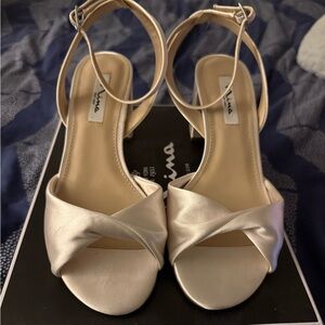 NIGELLA IVORY SATIN MID-HEEL BLOCK SANDAL